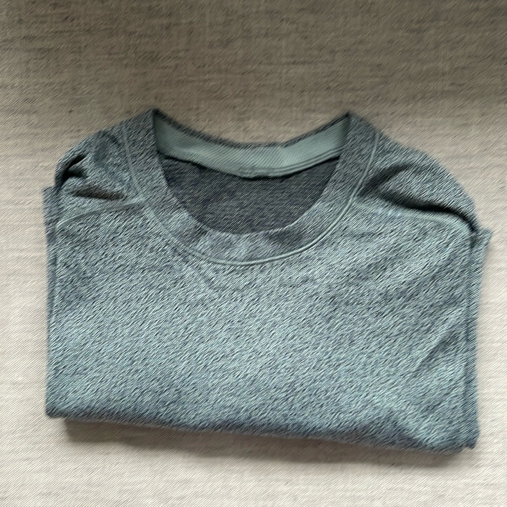 Men’s lululemon workout shirt - large